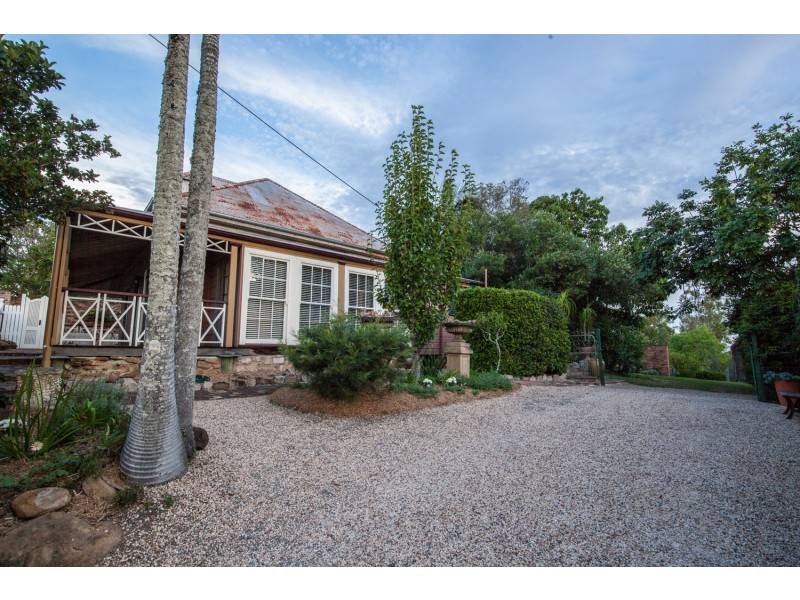 6 BURNETT STREET, West Ipswich QLD 4305