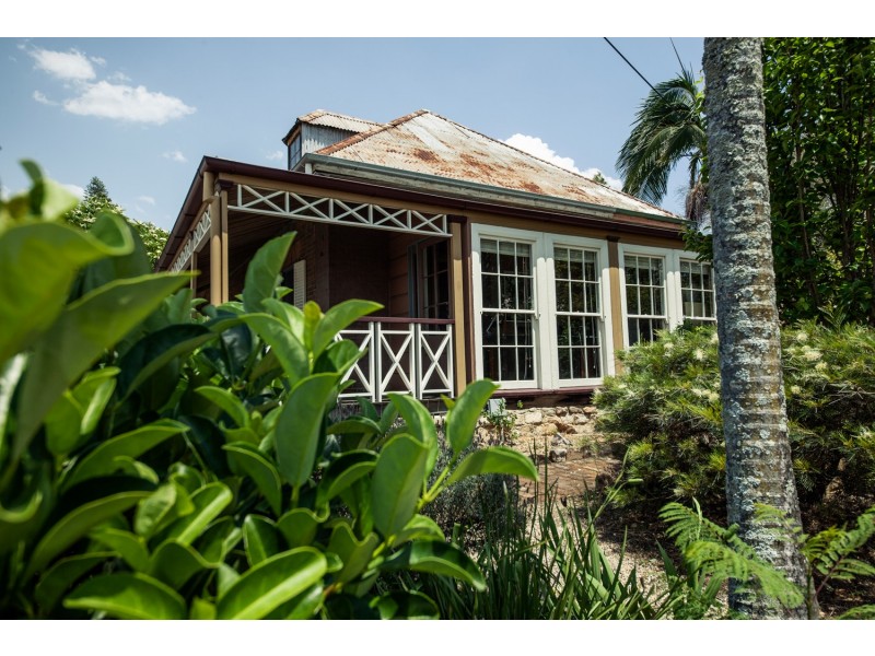 6 BURNETT STREET, West Ipswich QLD 4305