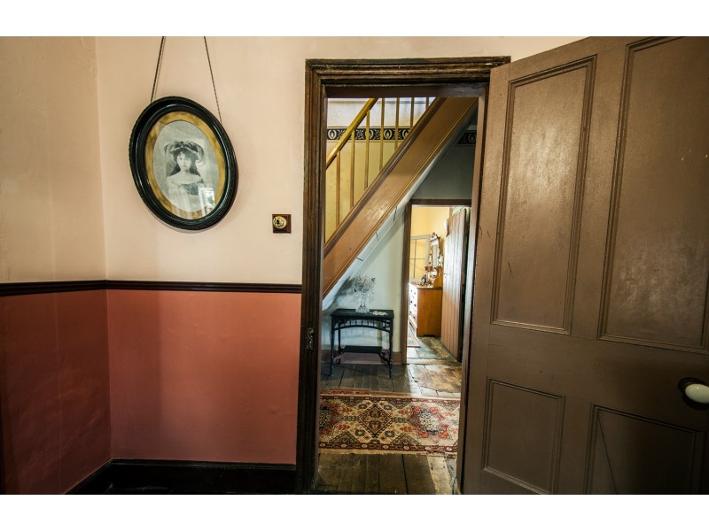 6 BURNETT STREET, West Ipswich QLD 4305