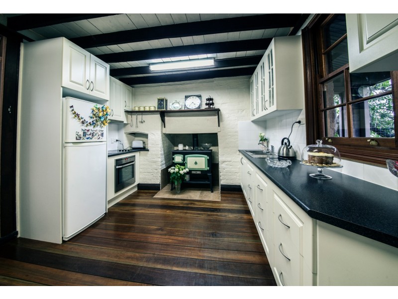 6 BURNETT STREET, West Ipswich QLD 4305