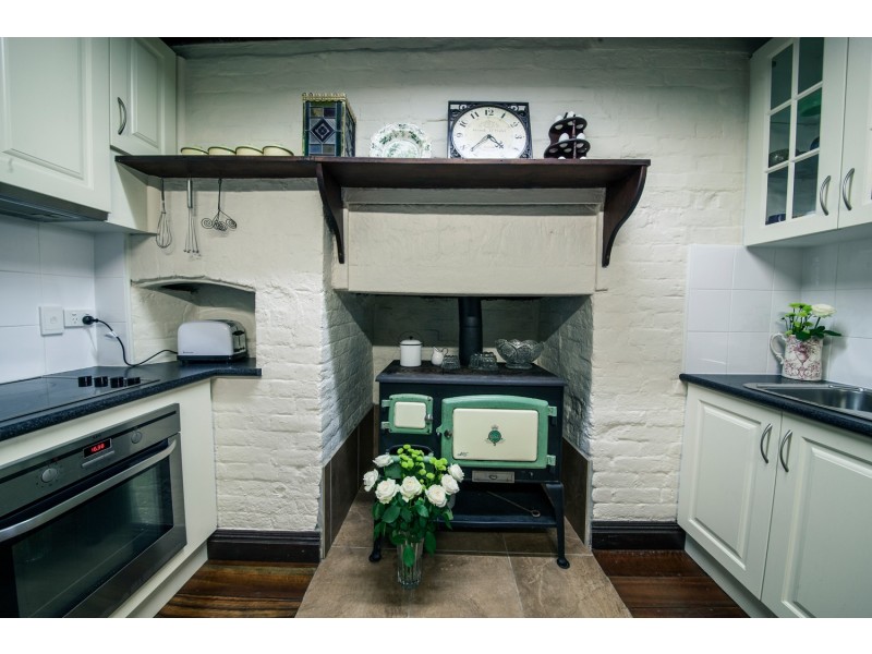 6 BURNETT STREET, West Ipswich QLD 4305