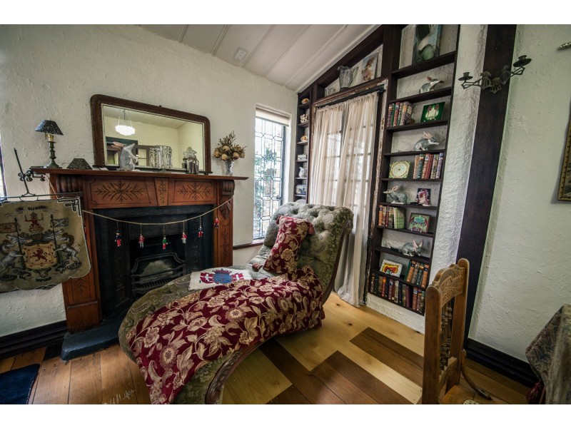 6 BURNETT STREET, West Ipswich QLD 4305