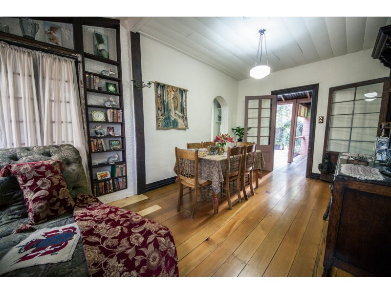 6 BURNETT STREET, West Ipswich QLD 4305