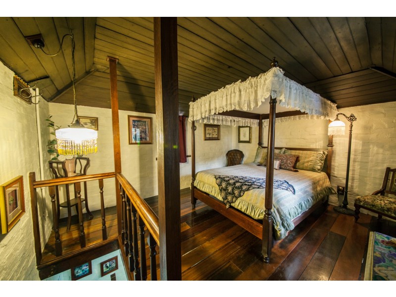 6 BURNETT STREET, West Ipswich QLD 4305