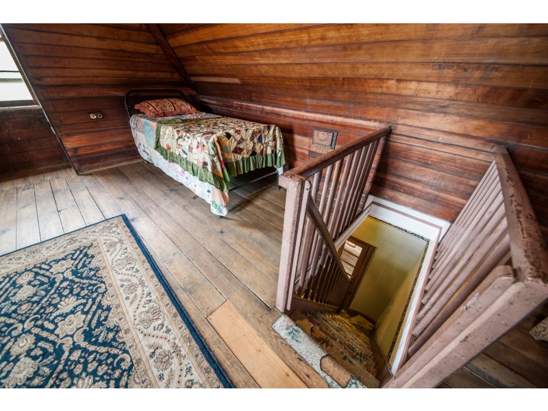 6 BURNETT STREET, West Ipswich QLD 4305