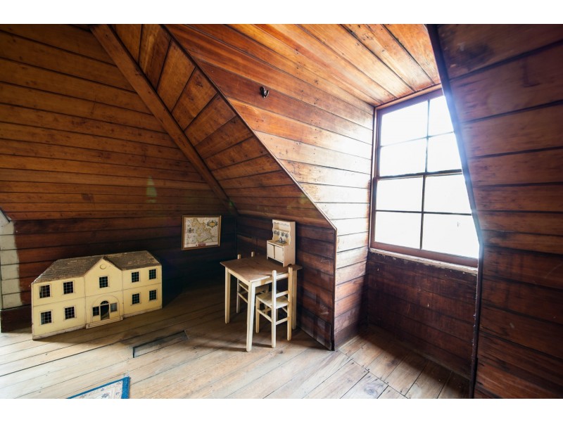 6 BURNETT STREET, West Ipswich QLD 4305