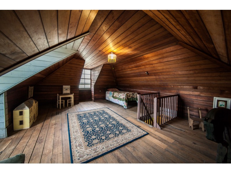 6 BURNETT STREET, West Ipswich QLD 4305