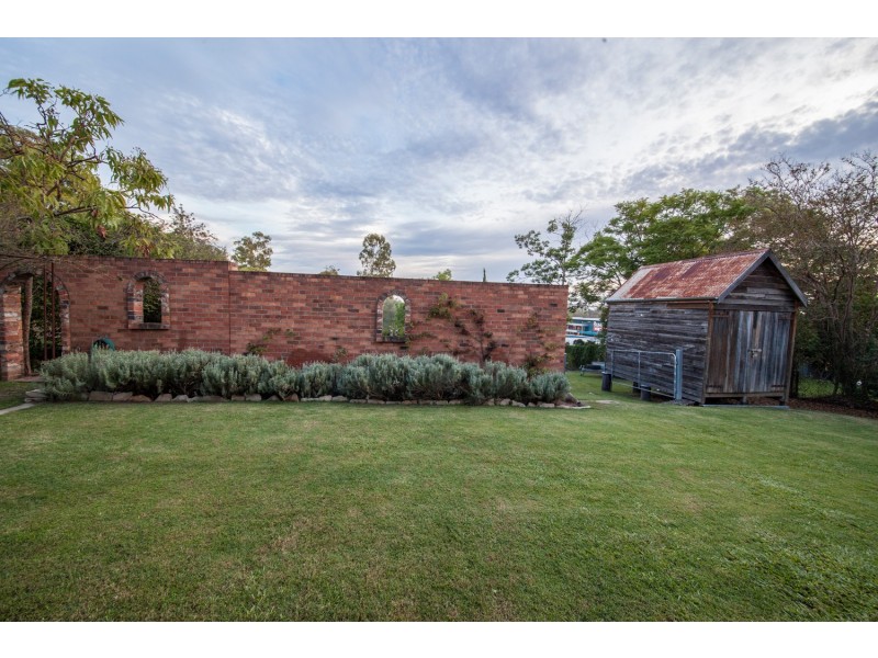 6 BURNETT STREET, West Ipswich QLD 4305