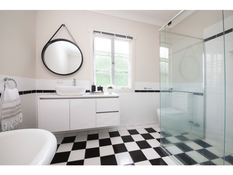 64 Whitehill Road, Eastern Heights QLD 4305