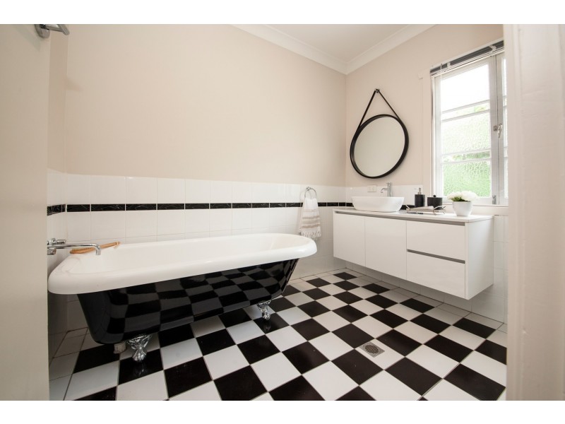 64 Whitehill Road, Eastern Heights QLD 4305