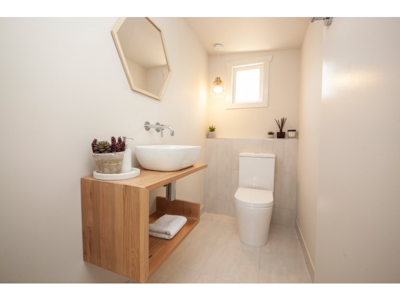 64 Whitehill Road, Eastern Heights QLD 4305