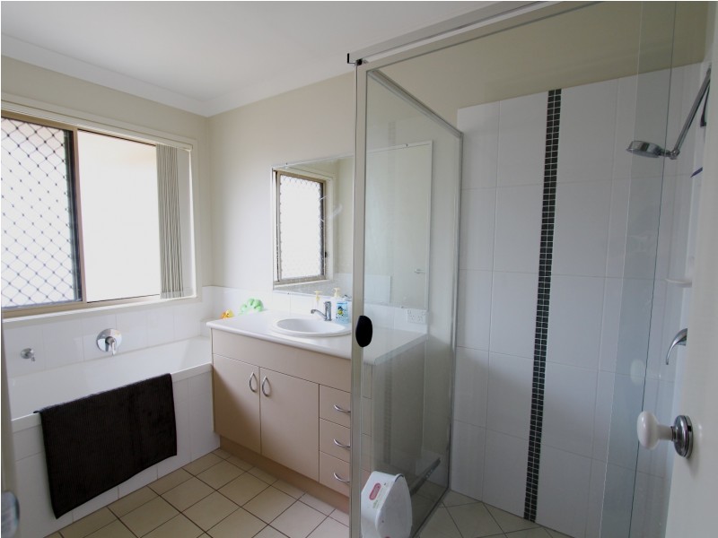 4 Dior Place, Wulkuraka QLD 4305