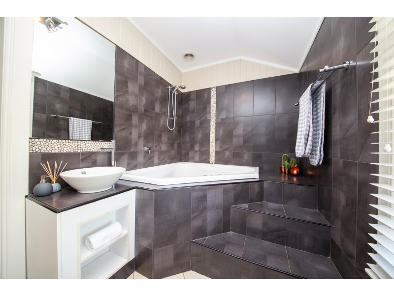 1 WOODEND ROAD, Sadliers Crossing QLD 4305