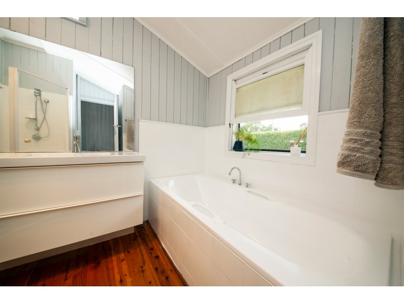 4 BOURKE STREET, Brassall QLD 4305