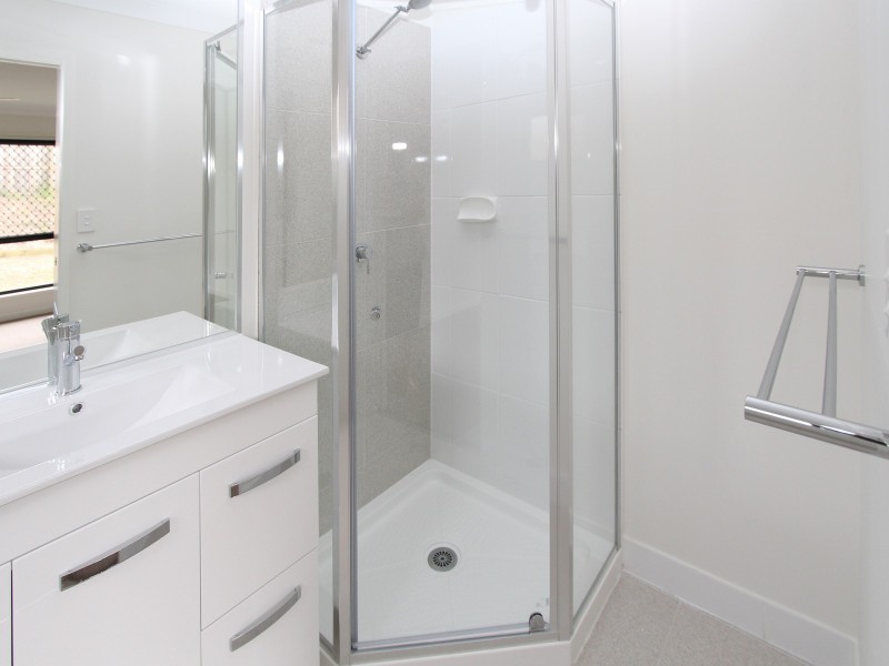 2/37 Tawney Street, Lowood QLD 4311