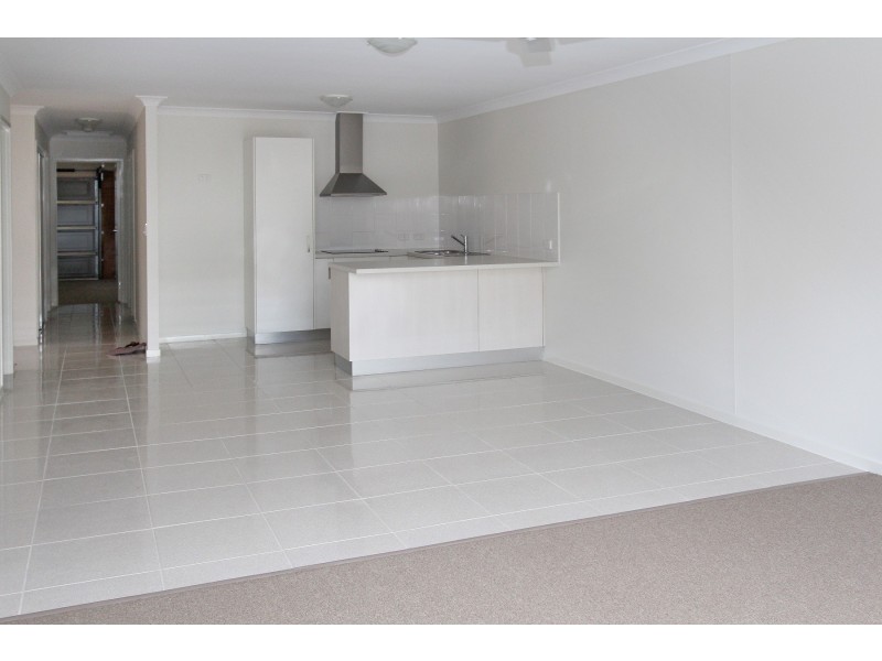 2/37 Tawney Street, Lowood QLD 4311