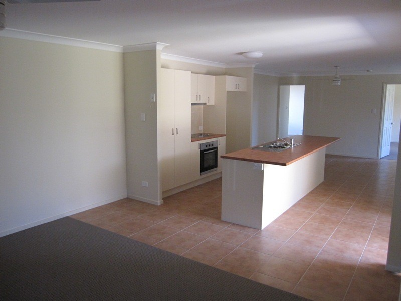 3 Spoonbill Court, Lowood QLD 4311