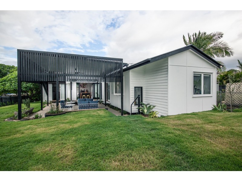 6 EASTON STREET, Newtown QLD 4305