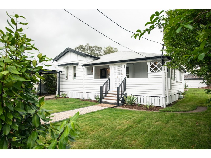 6 EASTON STREET, Newtown QLD 4305