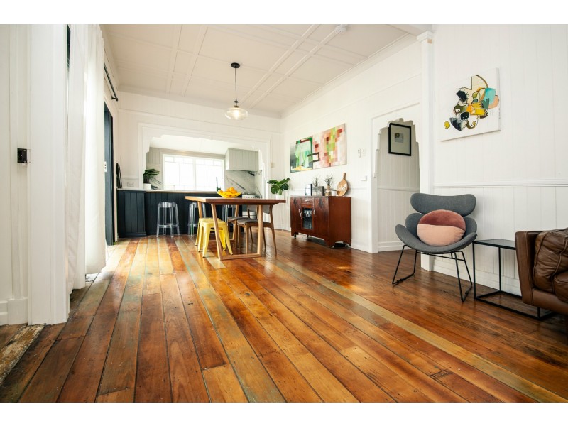 6 EASTON STREET, Newtown QLD 4305