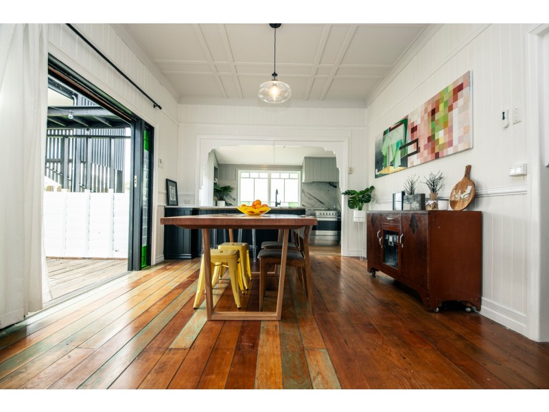 6 EASTON STREET, Newtown QLD 4305