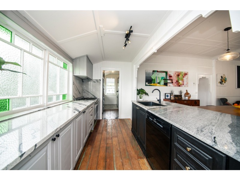 6 EASTON STREET, Newtown QLD 4305