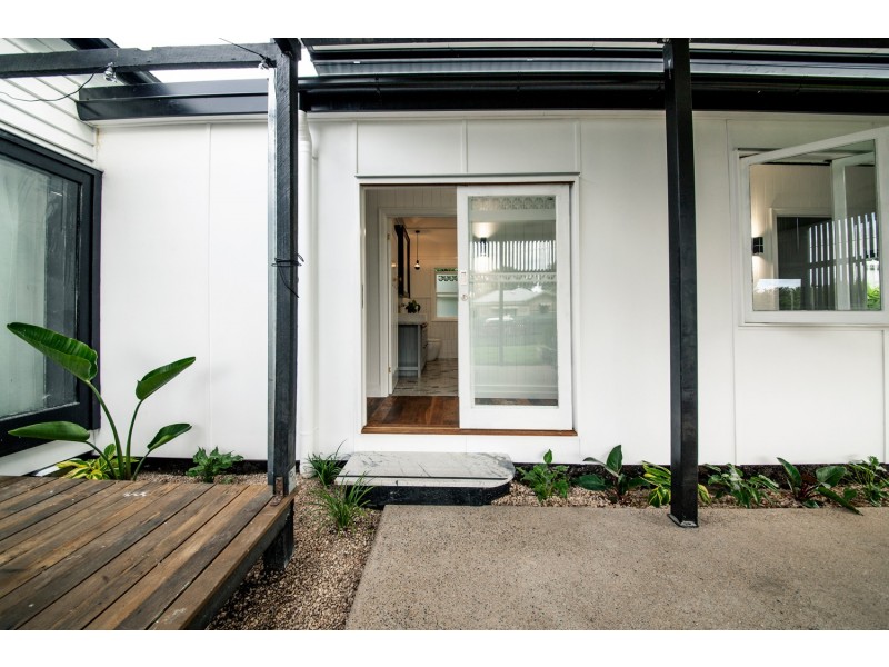 6 EASTON STREET, Newtown QLD 4305