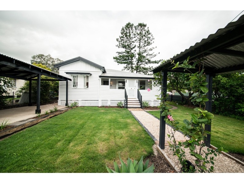 6 EASTON STREET, Newtown QLD 4305