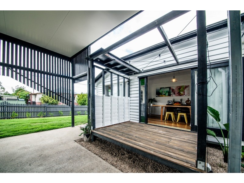 6 EASTON STREET, Newtown QLD 4305