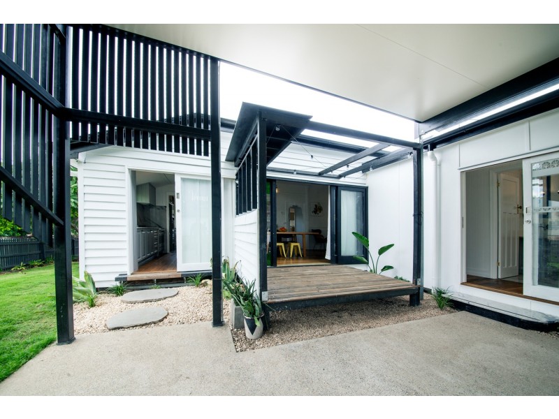 6 EASTON STREET, Newtown QLD 4305