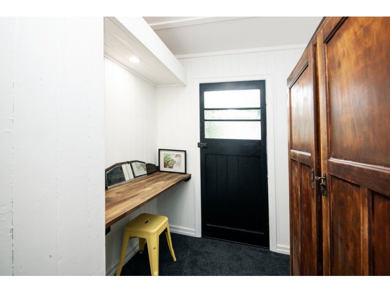 6 EASTON STREET, Newtown QLD 4305