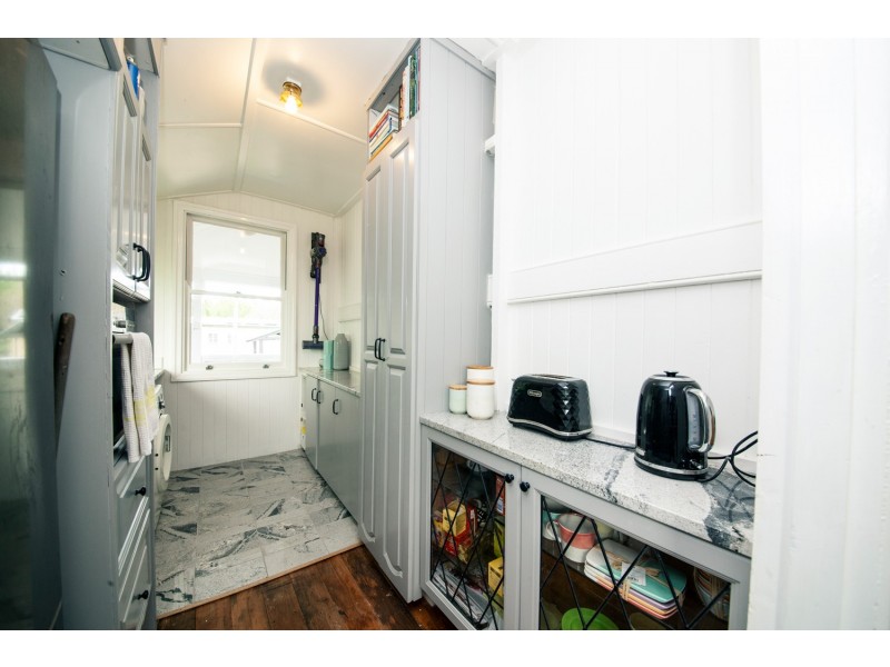 6 EASTON STREET, Newtown QLD 4305