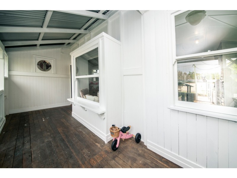 6 EASTON STREET, Newtown QLD 4305