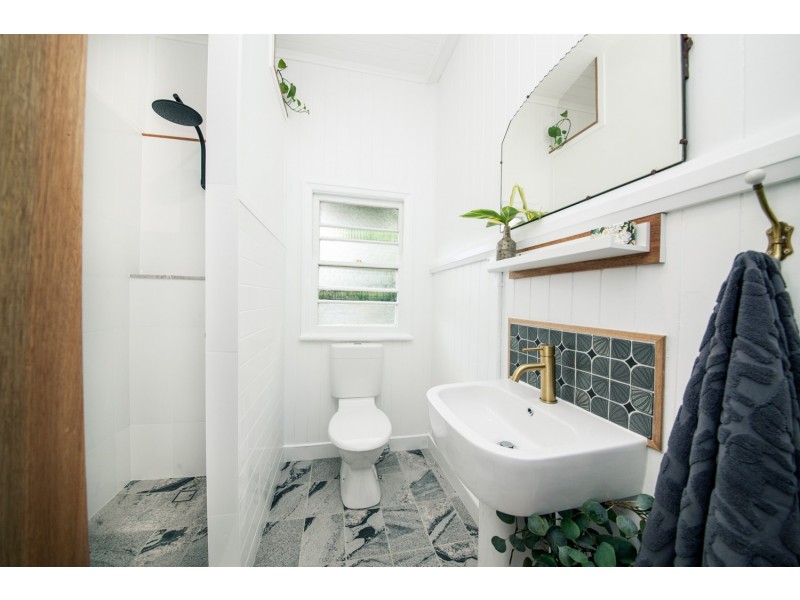 6 EASTON STREET, Newtown QLD 4305