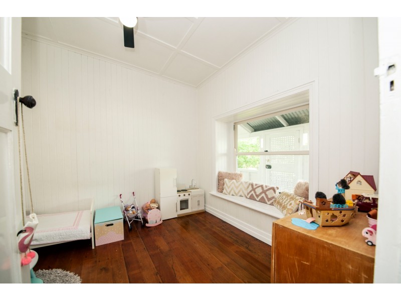 6 EASTON STREET, Newtown QLD 4305