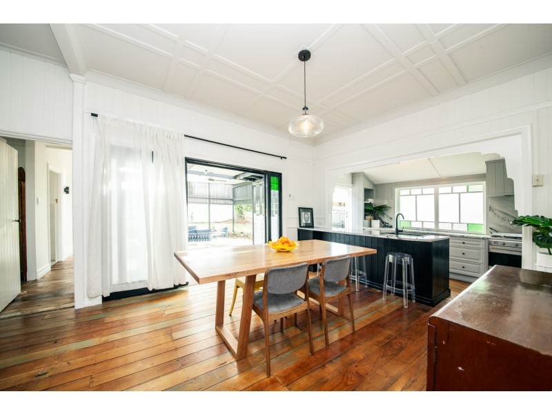 6 EASTON STREET, Newtown QLD 4305