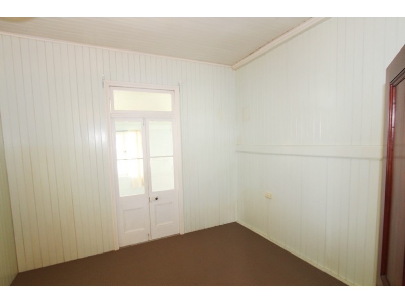 64 Roderick Street, Ipswich QLD 4305