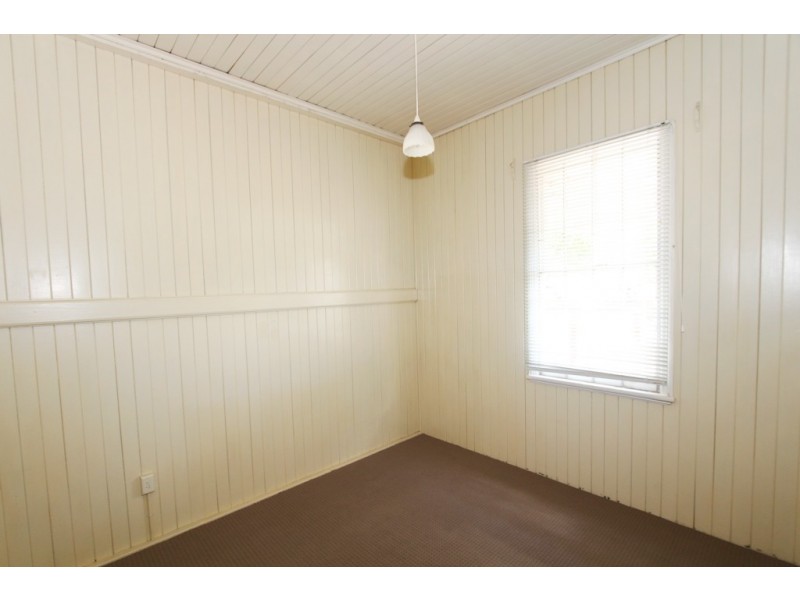 64 Roderick Street, Ipswich QLD 4305