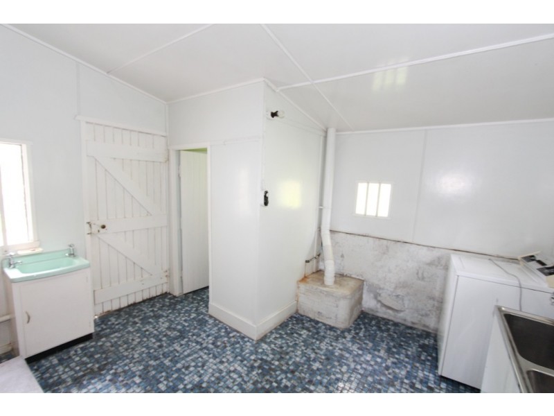 64 Roderick Street, Ipswich QLD 4305