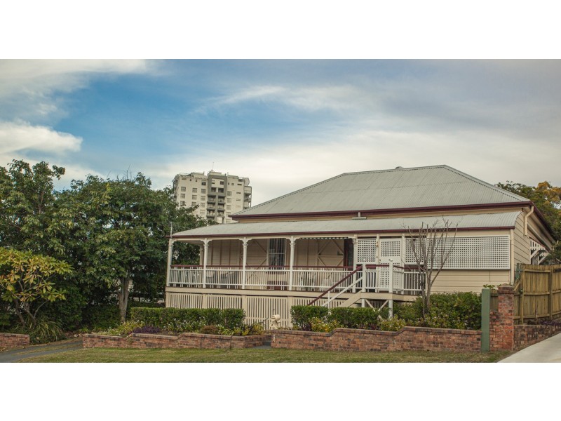 6 ELIZABETH STREET, Woodend QLD 4305