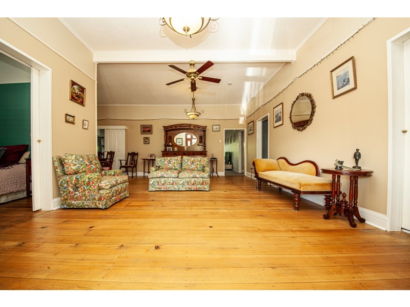 6 ELIZABETH STREET, Woodend QLD 4305