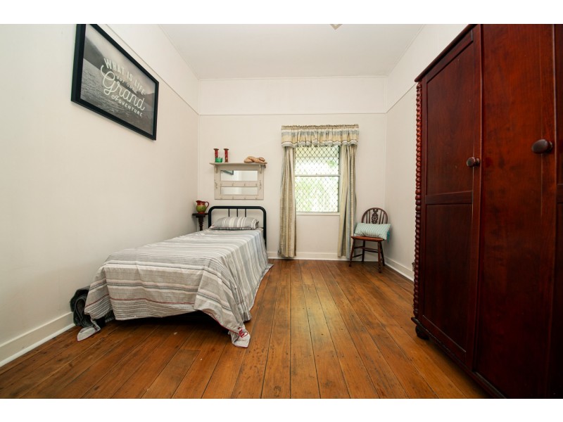 6 ELIZABETH STREET, Woodend QLD 4305