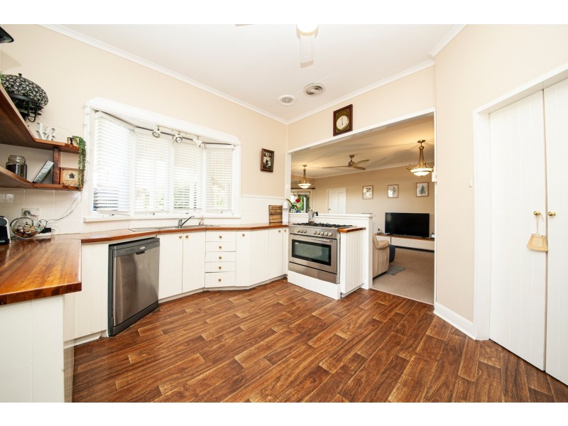 6 ELIZABETH STREET, Woodend QLD 4305