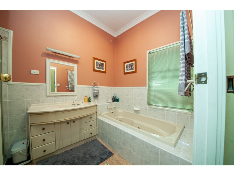 6 ELIZABETH STREET, Woodend QLD 4305