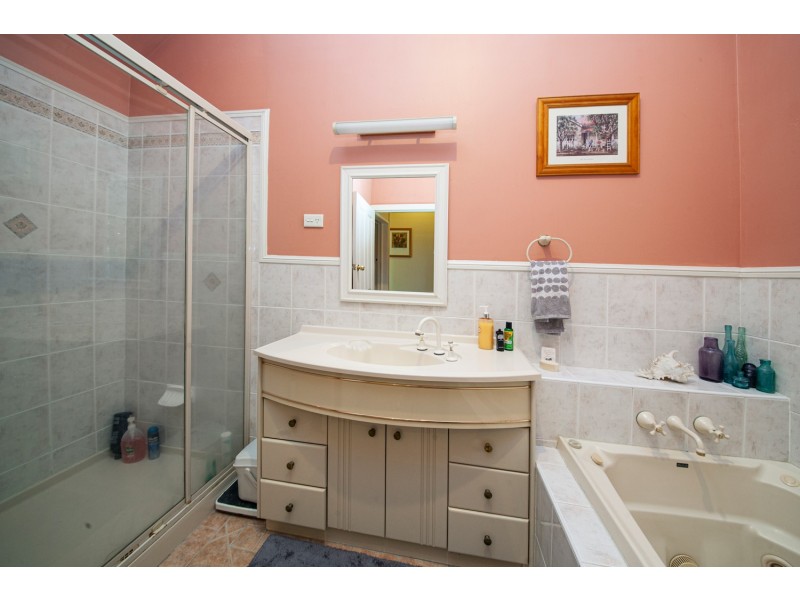 6 ELIZABETH STREET, Woodend QLD 4305