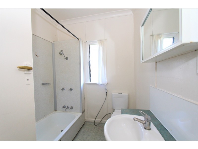 7 SAMFORD ROAD, Leichhardt QLD 4305