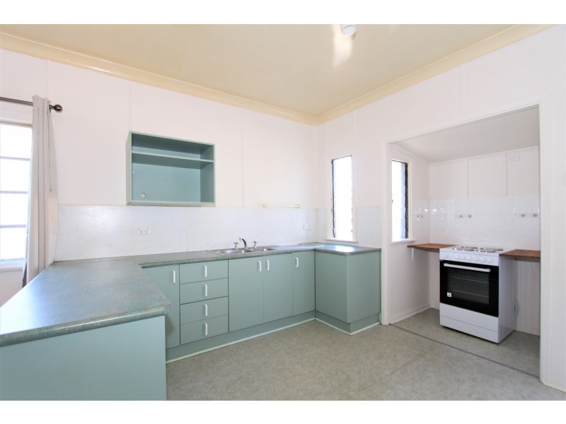 7 SAMFORD ROAD, Leichhardt QLD 4305