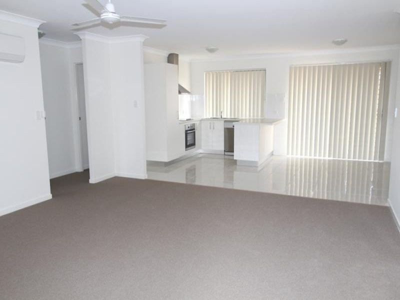 1/1 Darter Close, Lowood QLD 4311