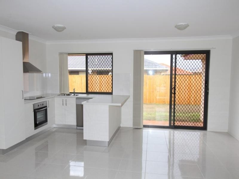1/1 Darter Close, Lowood QLD 4311