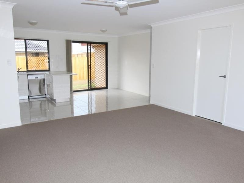 1/1 Darter Close, Lowood QLD 4311
